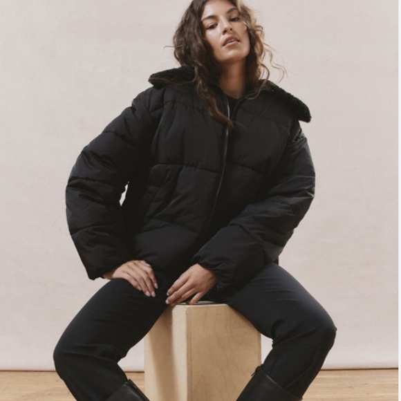 NWT  UO Duckie Faux Shearling Collar Puffer Jacket black M - Picture 2 of 6